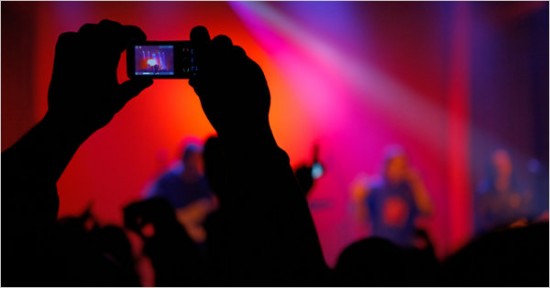 smartphone-camera-video-concert-live-event-hands-shoot-new-york-times-tech-gadget-photo