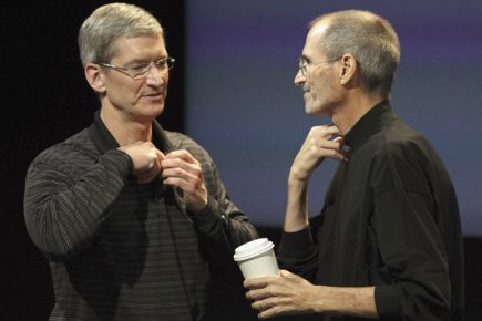 230536-tim-cook-steve-jobs
