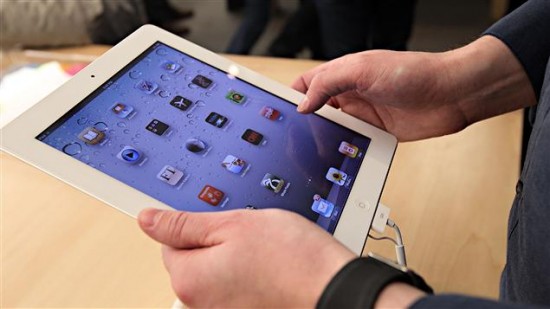 AFP_110322_00w90_apple-ipad2_sn635