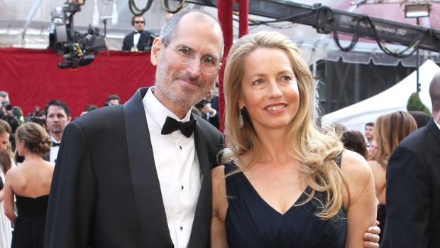 La véritable Laurene Powell, accompagnée de son mari Steve Jobs - © DR