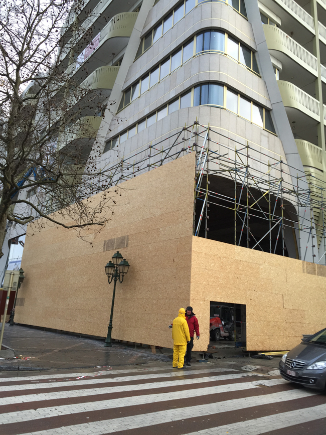 apple_store_bruxelles_belgium_iphone