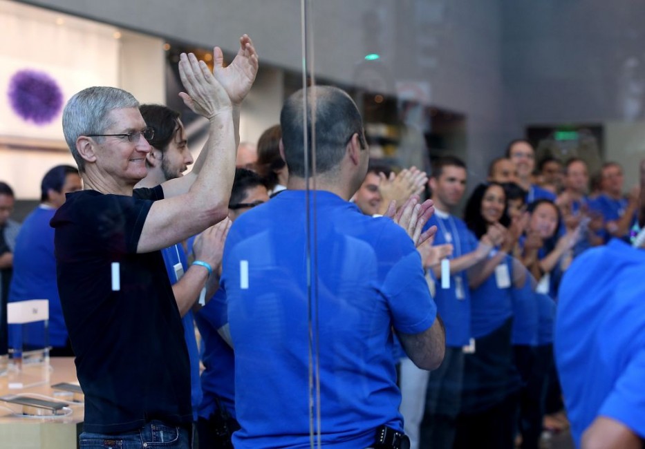 Apple's iPhone 6 and 6 Plus Go On Sale