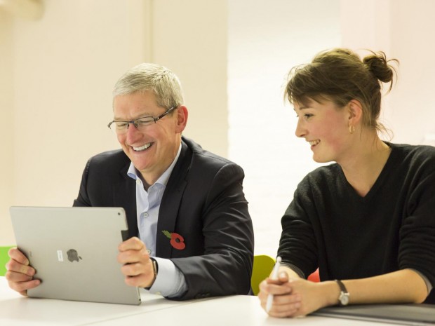 Tim Cook à Londres pour l'iPad Pro. - © DR