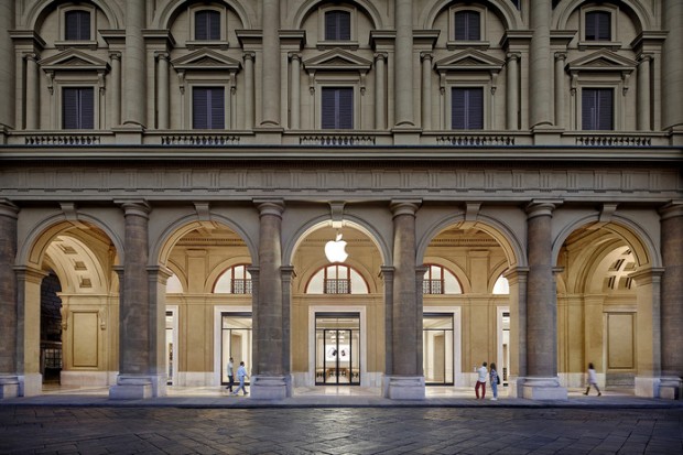 L'Apple Store de Florence, ouvert il y a quelques semaines, sur la principale place de la ville. - © Apple
