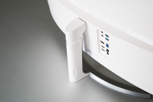 On trouve deux ports USB 3, deux Thunderbolt, deux HDMI, une prise jack - © DR / A.L. - Le Soir