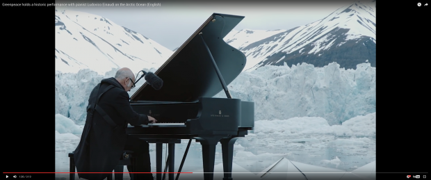 ... tandis qu'une vidéo YouTube s'affiche dans le même format que sur un écran 16:9. - © DR