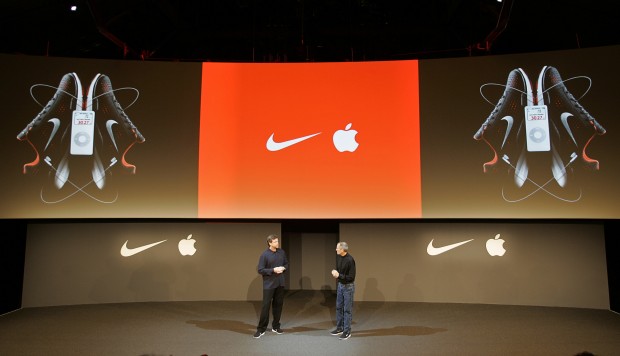 Un partenariat entre Apple et Nike, présenté par le CEO de Nike et Steve Jobs. - © DR