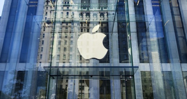 2112951_iphone-8-dividendes-pourquoi-apple-a-flambe-de-277-milliards-en-bourse-en-1-an-web-tete-030538309645