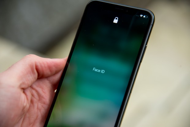 Face ID est l'une des innovations majeures de l'iPhone X - crédit photo : E.F.